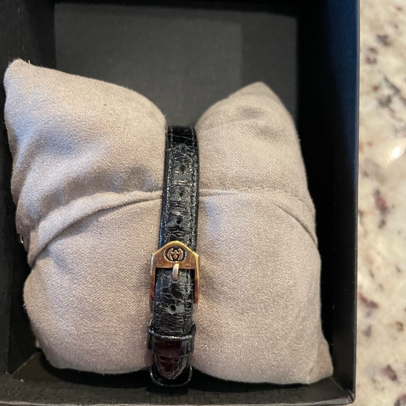 Gucci Ladies Quartz Watch - Picture 8 of 9